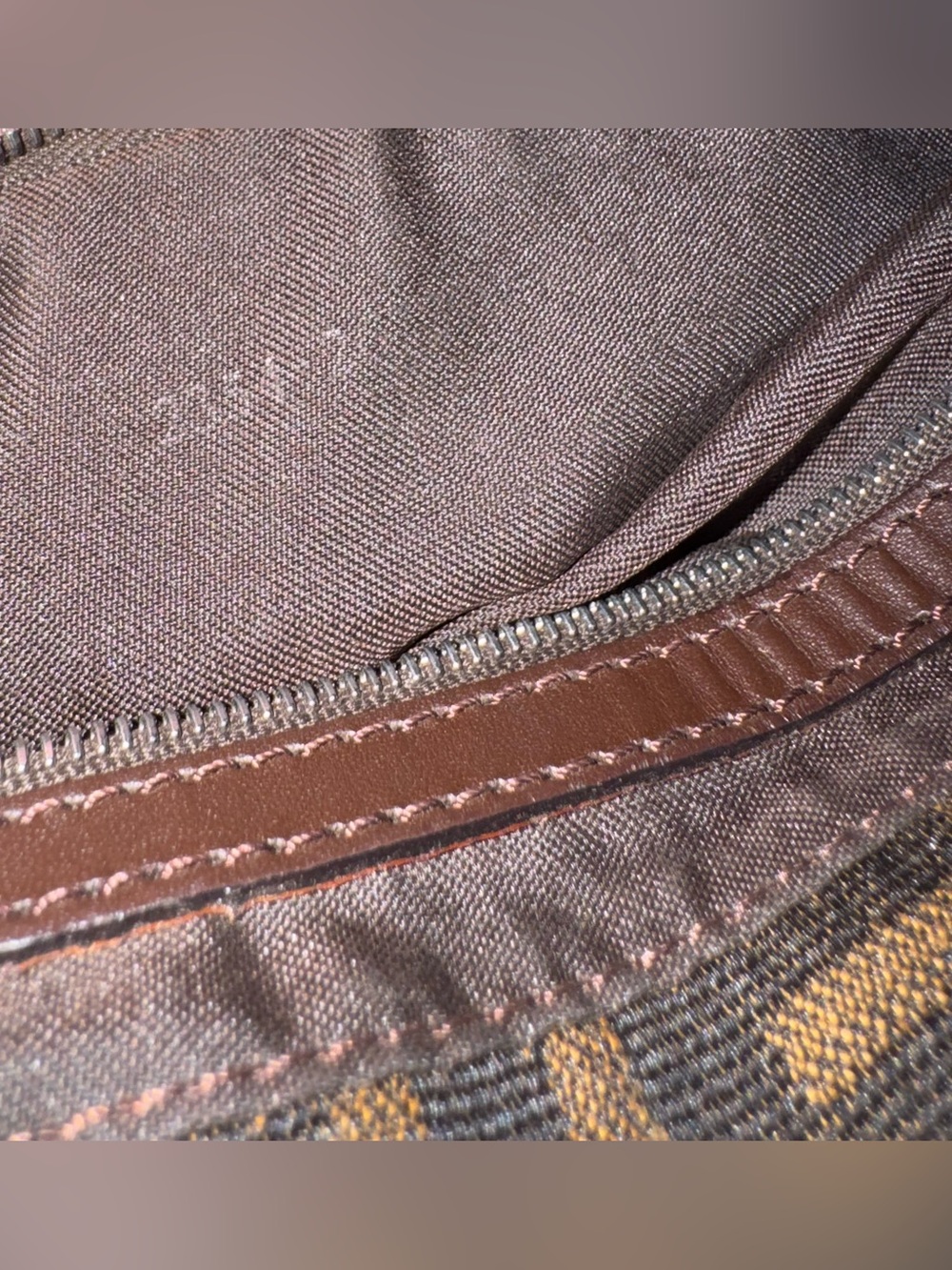 Fendi Croissant leather handbag - Picture 3 of 4